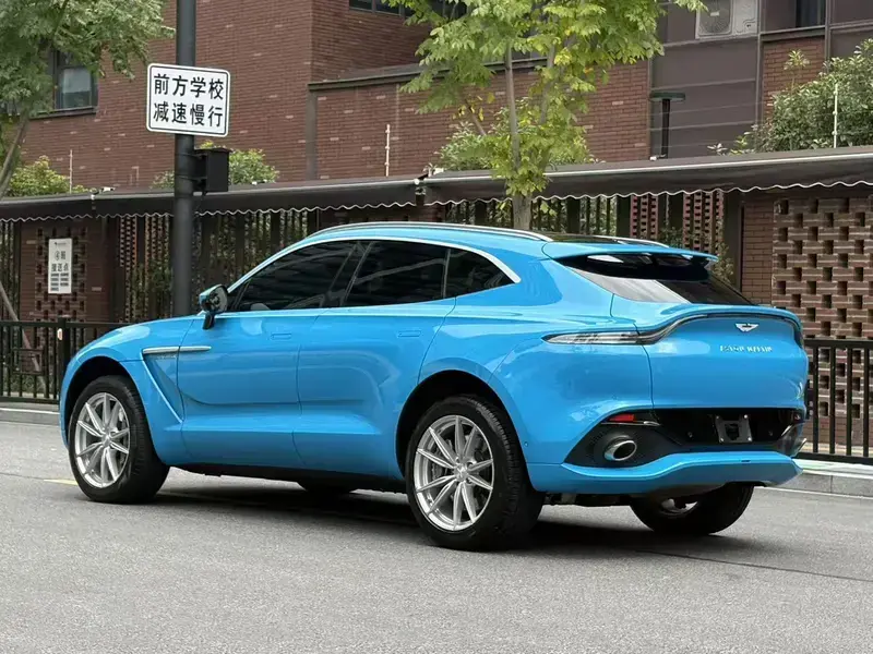 2023 Aston Martin DBX с пробегом 13 000 км