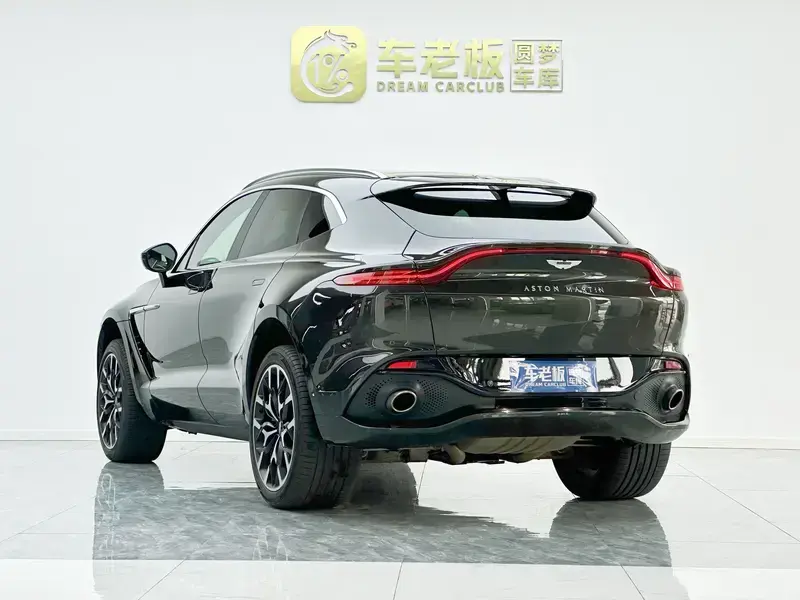 2022 Aston Martin DBX с пробегом 18 100 км