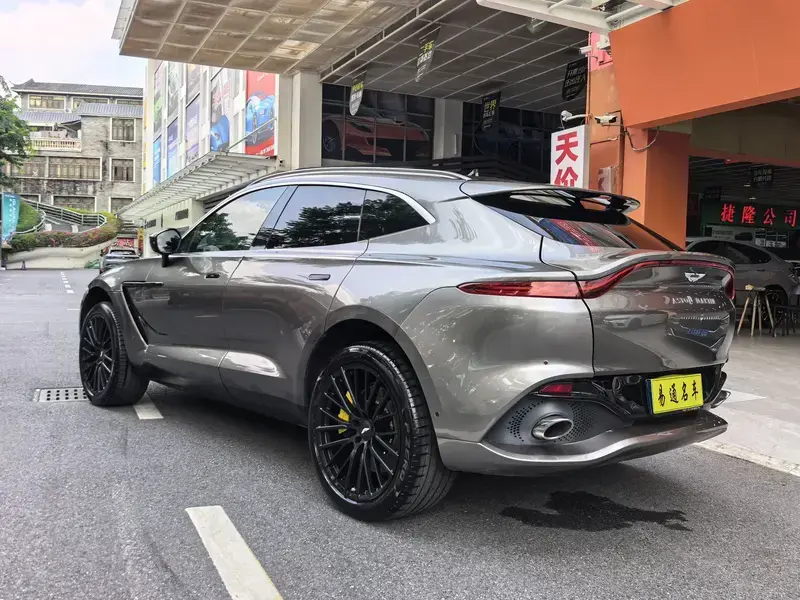 2021 Aston Martin DBX с пробегом 83 000 км