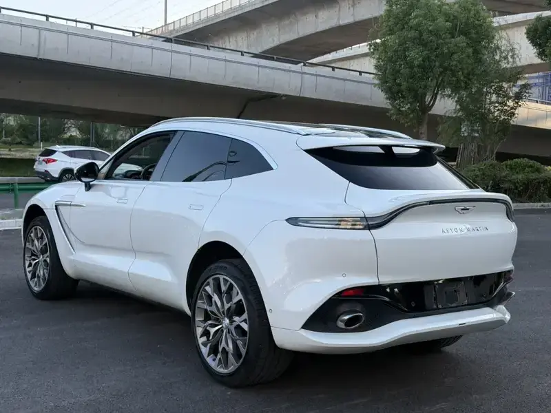 2021 Aston Martin DBX с пробегом 100 000 км