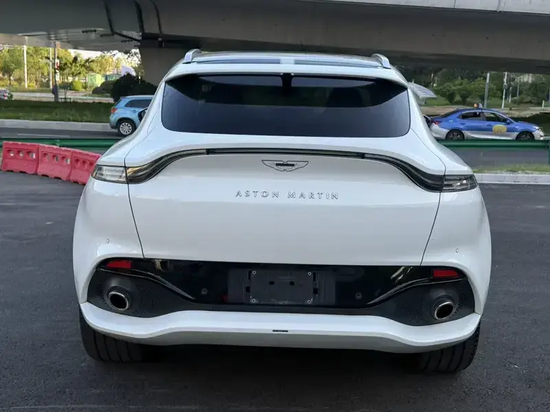 2021 Aston Martin DBX с пробегом 100 000 км