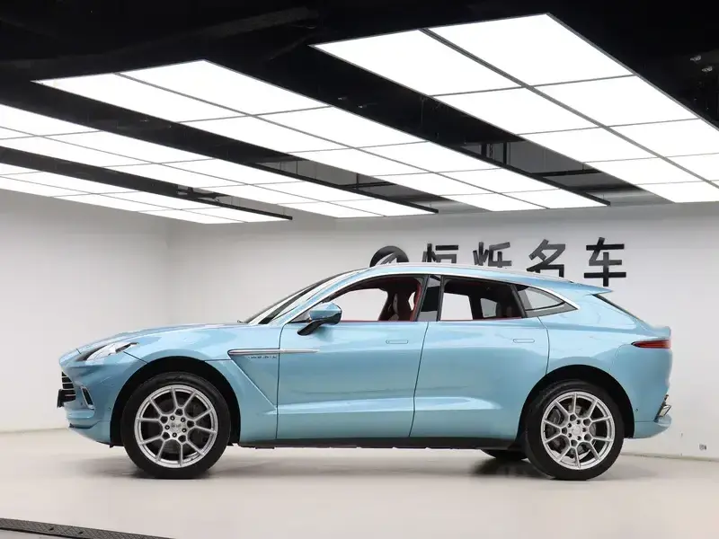 2022 Aston Martin DBX с пробегом 21 800 км