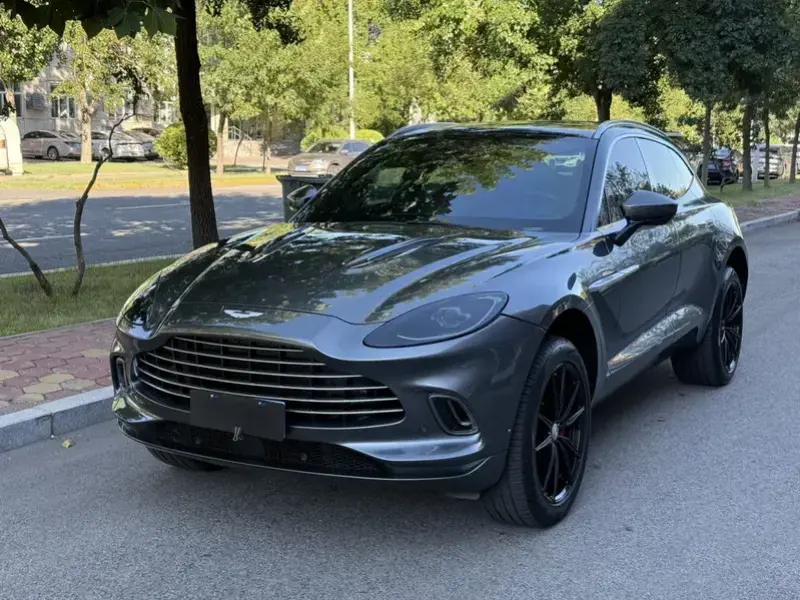 2023 Aston Martin DBX с пробегом 16 000 км