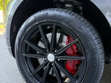 2023 Aston Martin DBX с пробегом 16 000 км