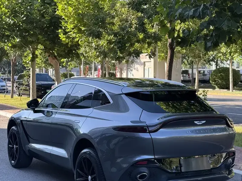 2023 Aston Martin DBX с пробегом 16 000 км