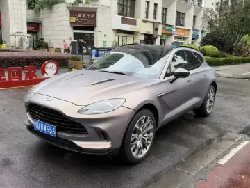Aston Martin DBX