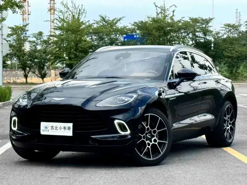 2022 Aston Martin DBX с пробегом 18 000 км