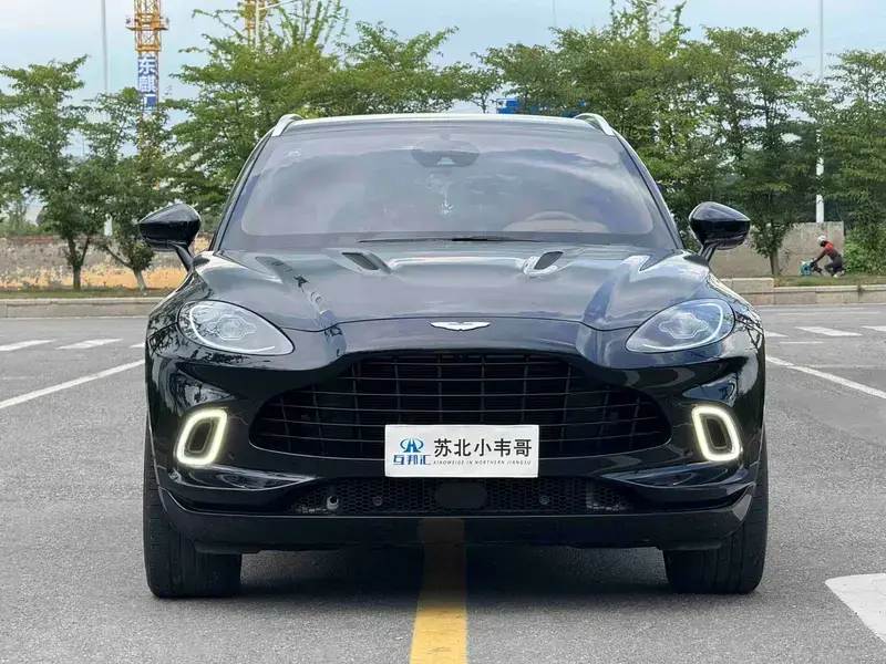 2022 Aston Martin DBX с пробегом 18 000 км