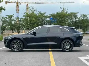 2022 Aston Martin DBX с пробегом 18 000 км