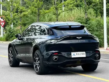 2022 Aston Martin DBX с пробегом 18 000 км