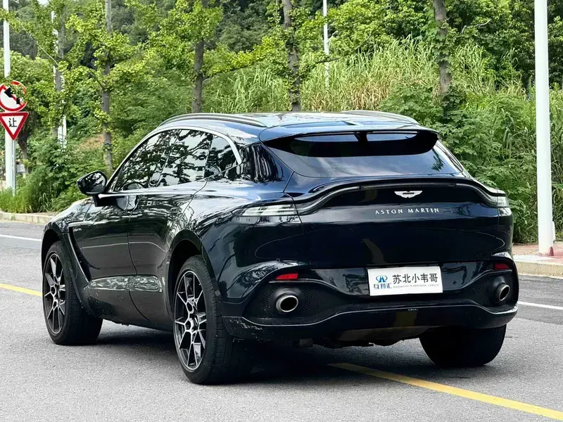 2022 Aston Martin DBX с пробегом 18 000 км