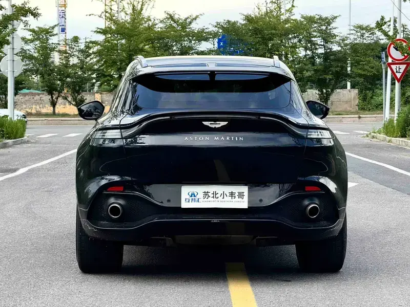 2022 Aston Martin DBX с пробегом 18 000 км