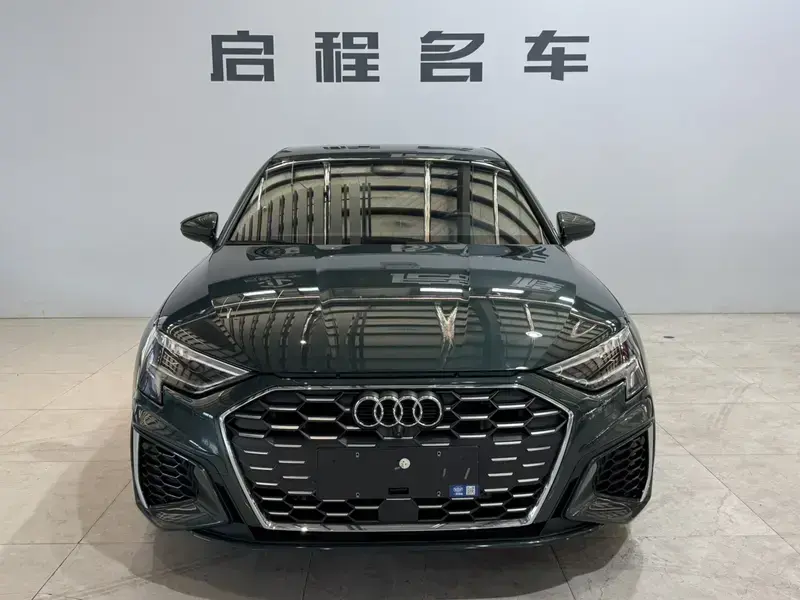 2024 Audi A3 с пробегом 6 000 км