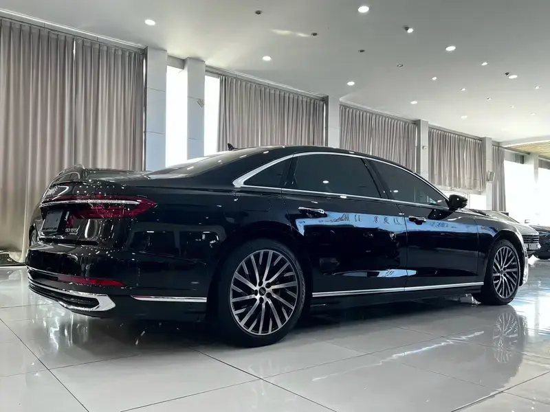 2024 Audi A8 с пробегом 21 000 км