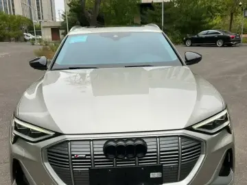2021 Audi e-tron с пробегом 72 800 км