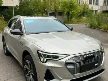 2021 Audi e-tron с пробегом 72 800 км