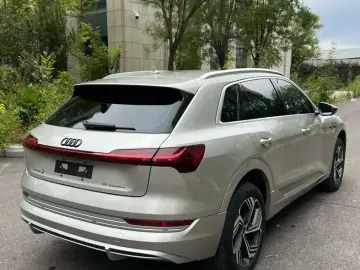 2021 Audi e-tron с пробегом 72 800 км