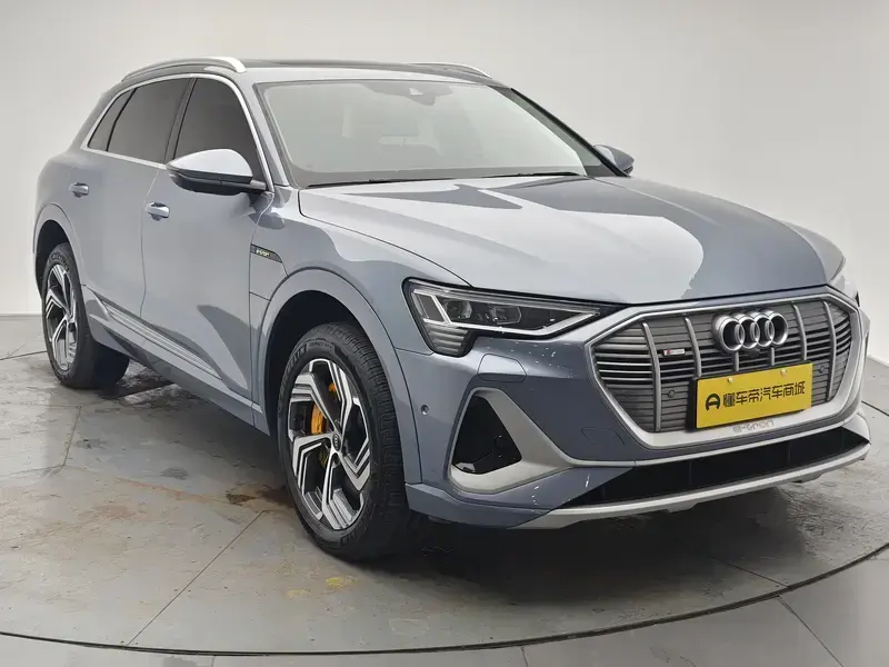 2021 Audi e-tron с пробегом 39 900 км