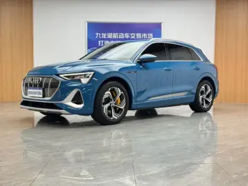 2021 Audi e-tron с пробегом 32 000 км