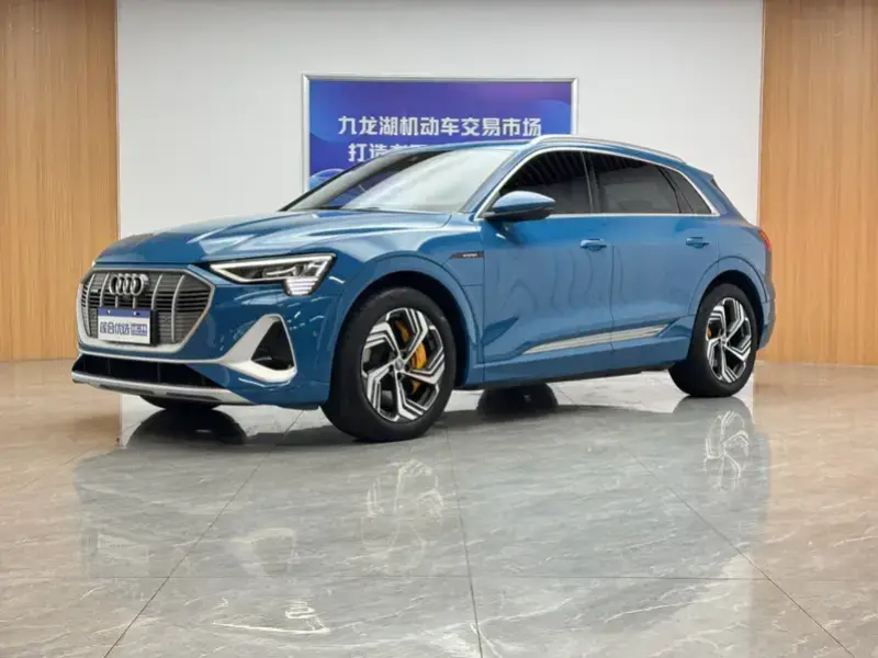 2021 Audi e-tron с пробегом 32 000 км