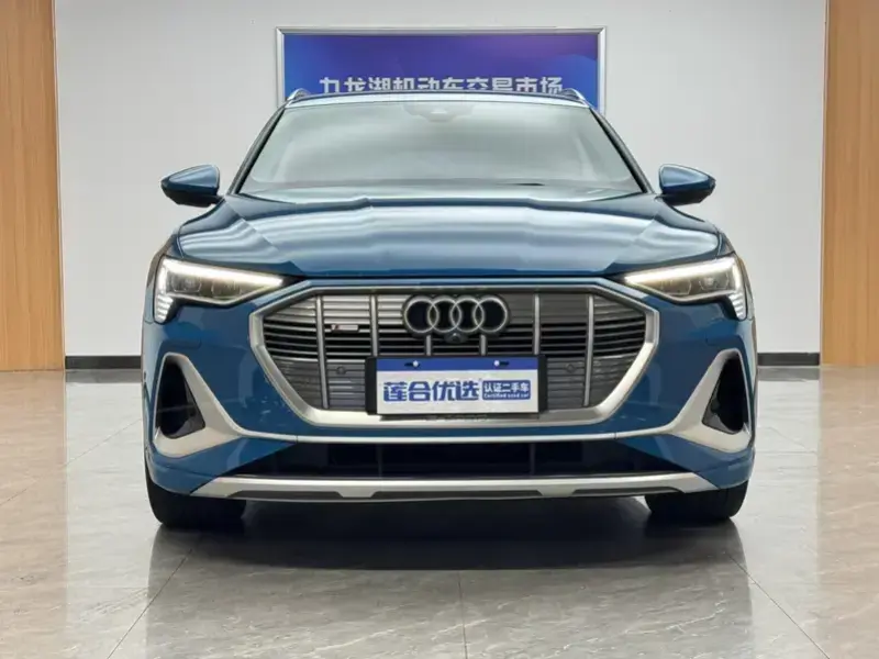 2021 Audi e-tron с пробегом 32 000 км