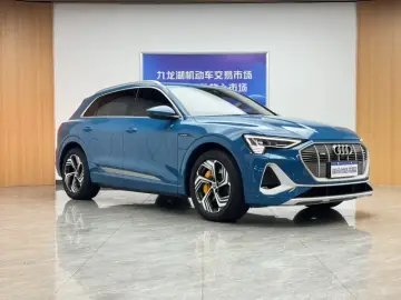 2021 Audi e-tron с пробегом 32 000 км
