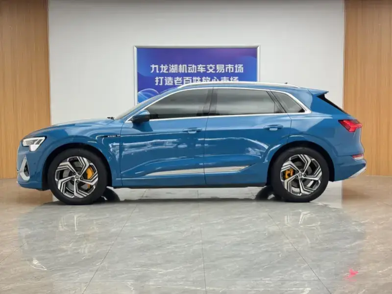 2021 Audi e-tron с пробегом 32 000 км