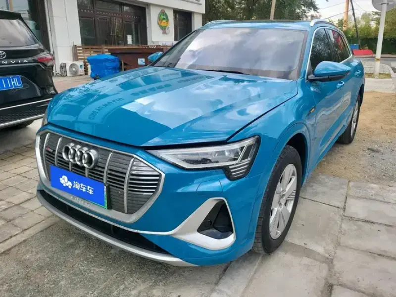 2021 Audi e-tron с пробегом 35 000 км