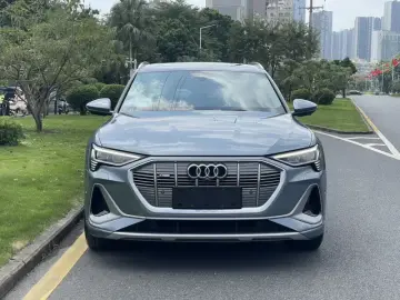2021 Audi e-tron с пробегом 58 000 км