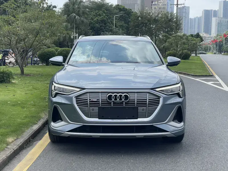 2021 Audi e-tron с пробегом 58 000 км