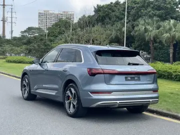 2021 Audi e-tron с пробегом 58 000 км
