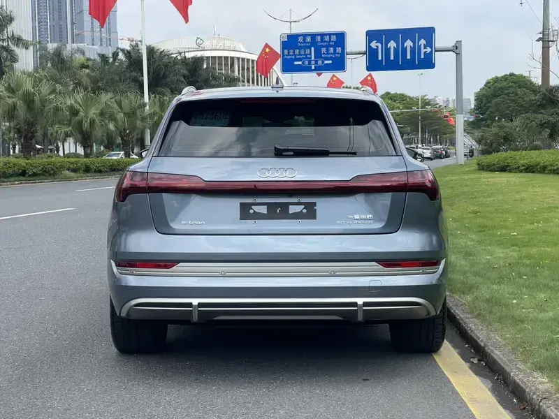 2021 Audi e-tron с пробегом 58 000 км