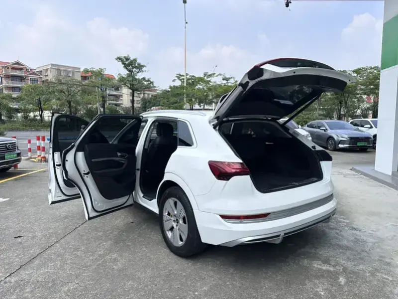 2021 Audi e-tron с пробегом 75 000 км