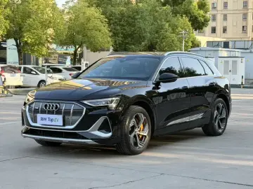 2021 Audi e-tron с пробегом 20 000 км