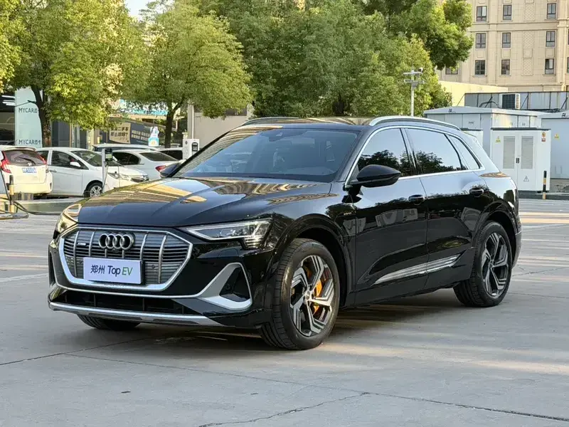 2021 Audi e-tron с пробегом 20 000 км