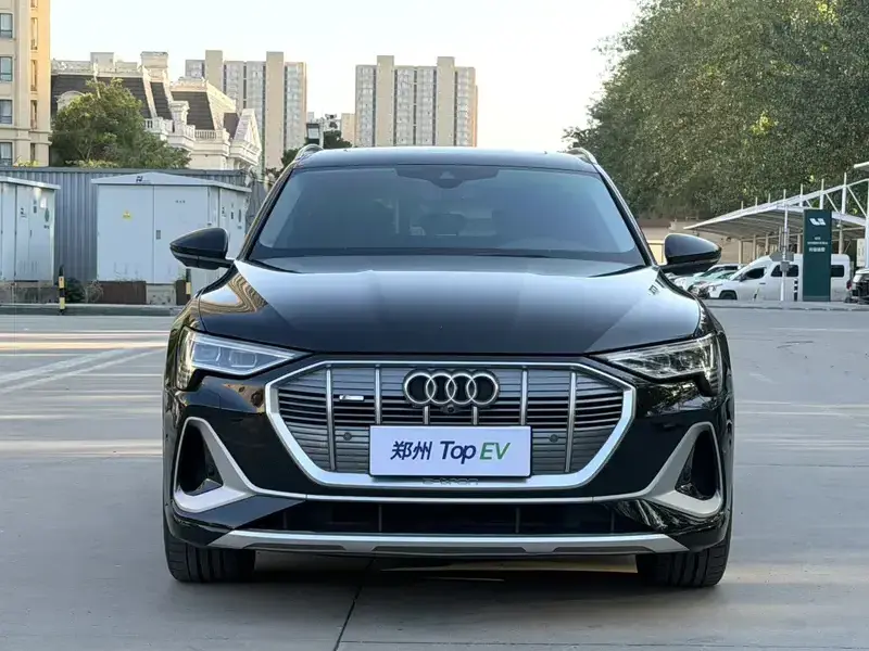 2021 Audi e-tron с пробегом 20 000 км