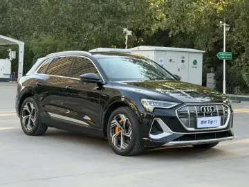 2021 Audi e-tron с пробегом 20 000 км