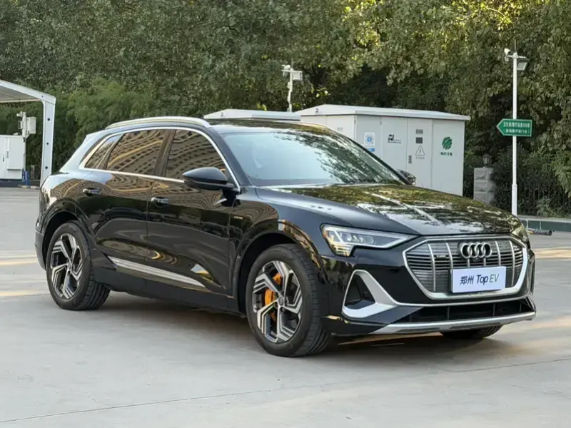 2021 Audi e-tron с пробегом 20 000 км