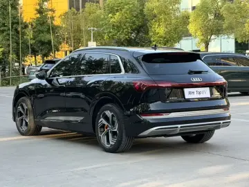 2021 Audi e-tron с пробегом 20 000 км