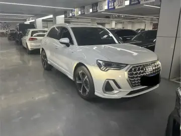 2024 Audi Q3 с пробегом 8 000 км
