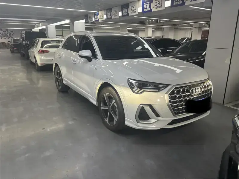 2024 Audi Q3 с пробегом 8 000 км