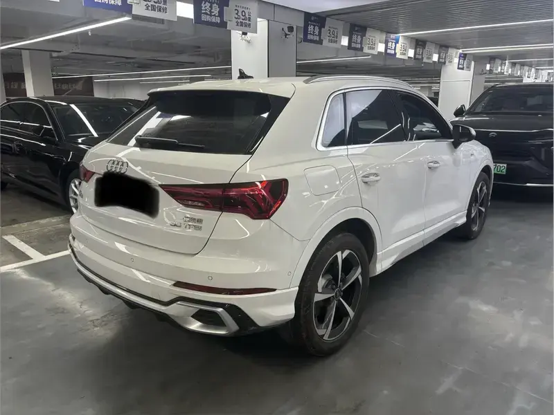 2024 Audi Q3 с пробегом 8 000 км