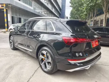2021 Audi e-tron с пробегом 93 000 км