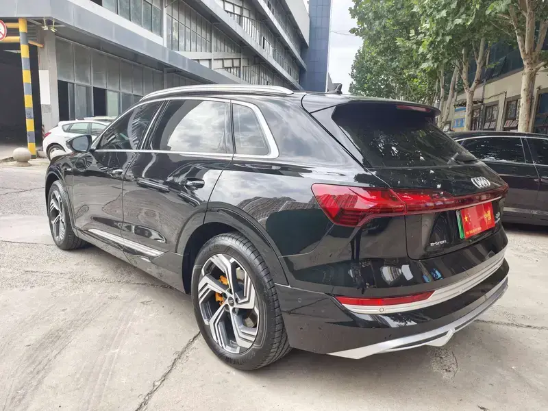 2021 Audi e-tron с пробегом 93 000 км