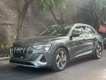2021 Audi e-tron с пробегом 111 200 км