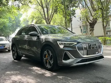 2021 Audi e-tron с пробегом 111 200 км