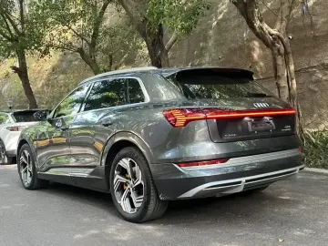 2021 Audi e-tron с пробегом 111 200 км