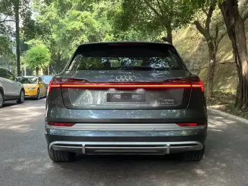 2021 Audi e-tron с пробегом 111 200 км
