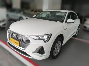 2021 Audi e-tron с пробегом 200 км