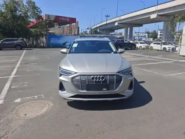 2021 Audi e-tron с пробегом 3 300 км